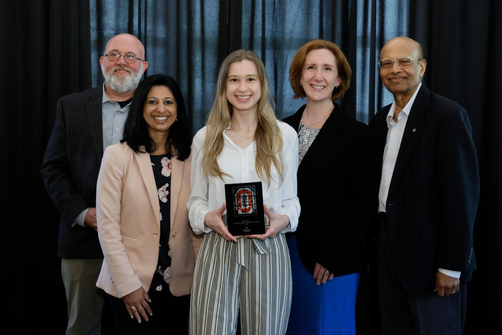 Melanie Ruzga receiving 2025 O&E Graduate Student Award